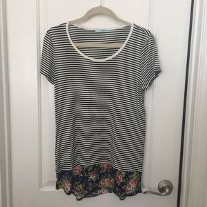 Boutique Striped Floral Dipped Shirt Size Large